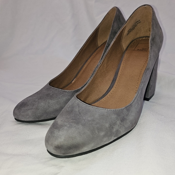 Gray Suede Heels - Picture 7 of 8